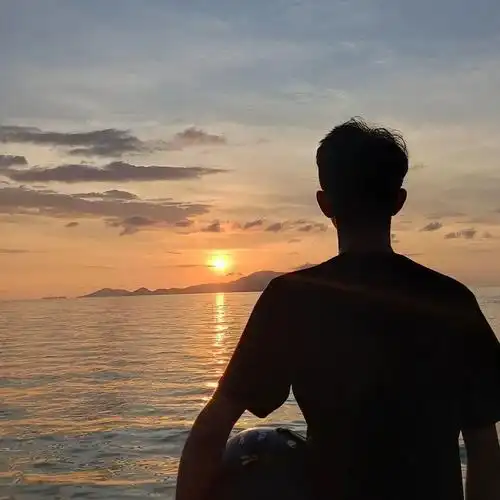 头像| 三十岁该用的成熟男生头像 - 知乎