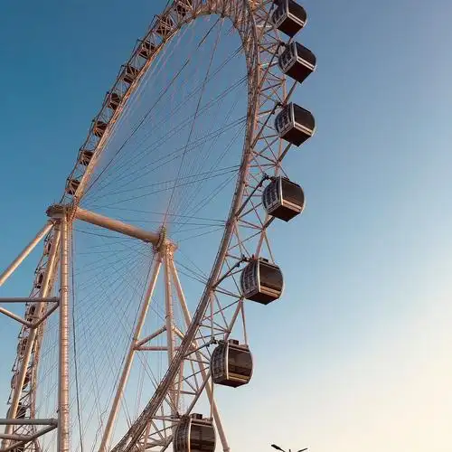 黄昏下的摩天轮