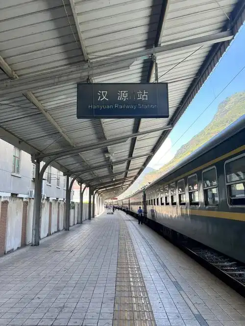 探访成昆铁路奶奶包隧道