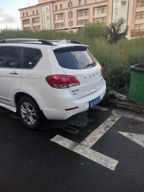 购买哈弗h6是白色的好看还是黑色的好看呢