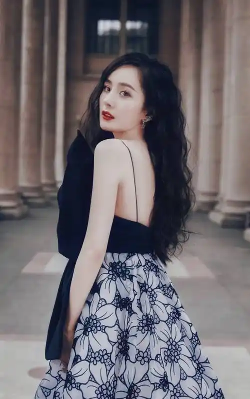 杨幂造型太明艳了!