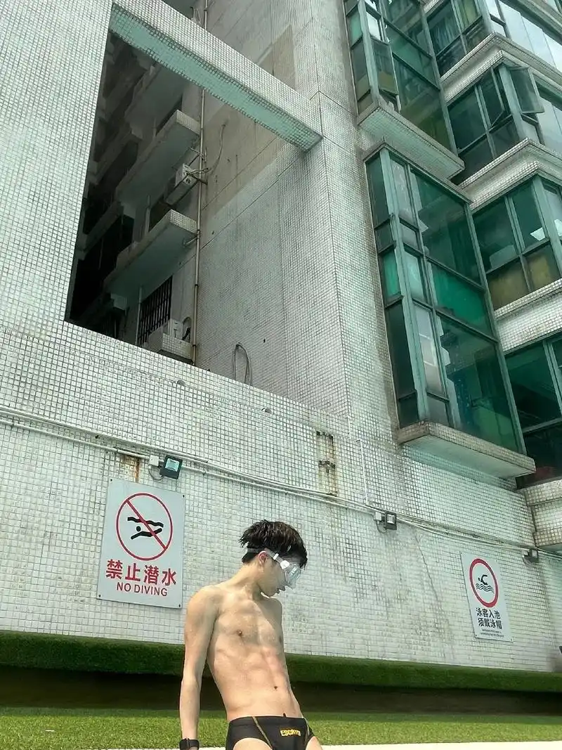 你的姐妹来看腹肌.如果你拥有这个男人你想做什么?#体育生  - 抖音