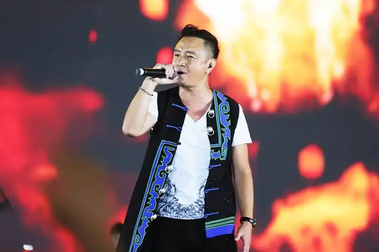 "飞鹰" 沙玛拉且"黑鹰"瓦其依合"老鹰"吉克曲布目前600000 人已关注