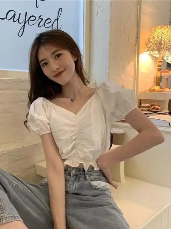 "平胸"女生怎么穿衣更好看?掌握这些搭配小技巧,你也能当女神