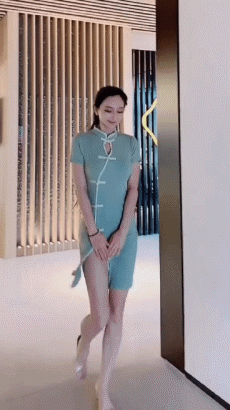 搞笑gif:美女这是什么意思?求解!
