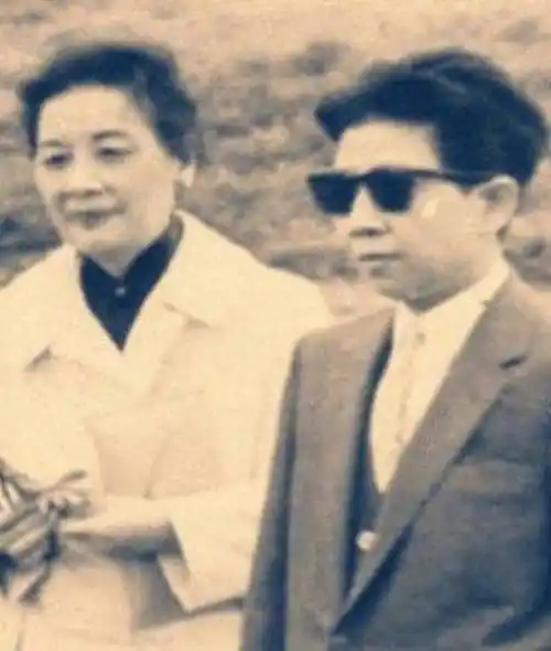 孔令伟:扮男装一生潇洒,晚年却因执拗医死自己,宋美龄亲自送葬