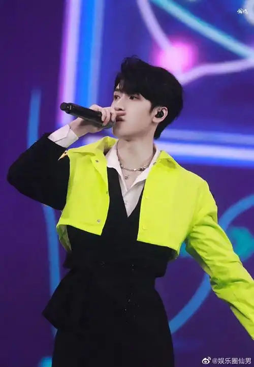 咱就是说,严浩翔这个腰围有我头围大吗 yhx腰好细不是白叫的__财经