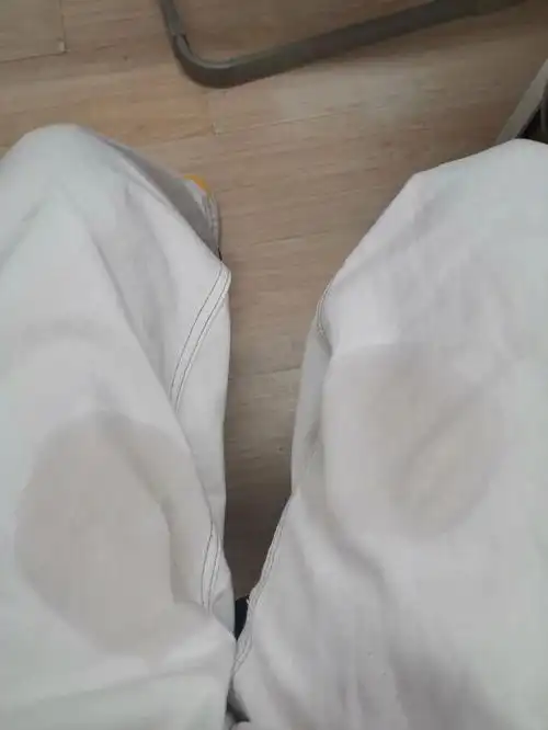 关于一大早我就尿裤子这件事