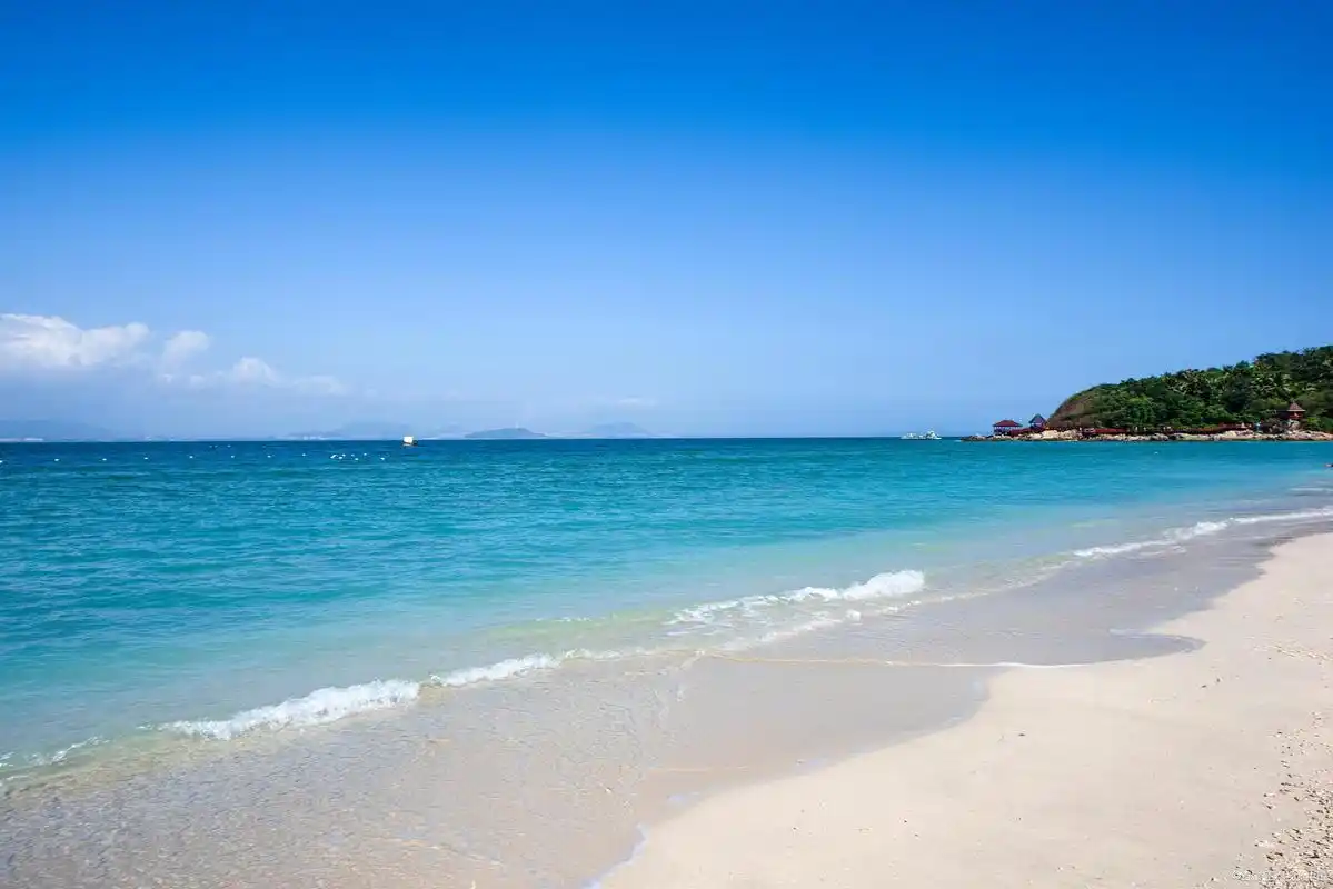 三亚旅游攻略 三亚市是海南岛的旅游胜地,以其美丽的海滩,热带气候和