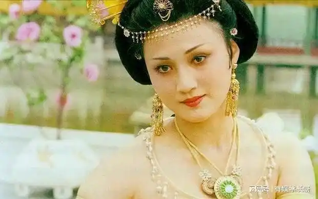 因出演杨贵妃成名与音乐家李凌成婚后57岁林芳兵依旧美丽