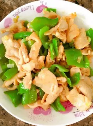 青椒炒鸡片