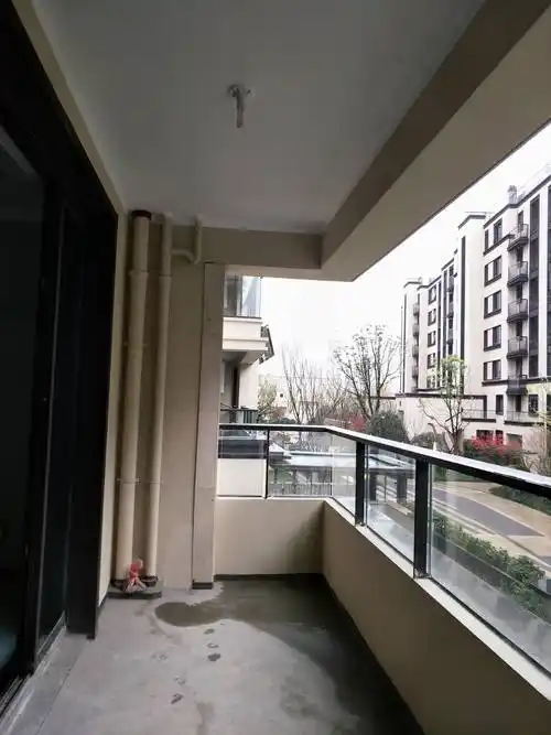 阳台水管怎么包落水管装饰