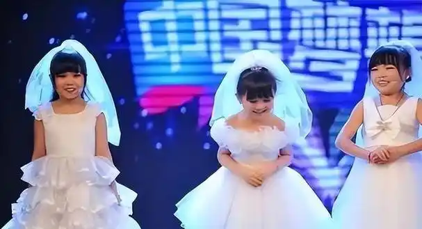 回顾"袖珍美女"杨萍:30岁的年纪"10岁的容颜",19年嫁"袖珍"老公