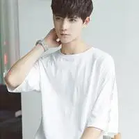 白色简约小清新头像男生【点击鼠标右键下载】