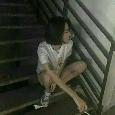 抽烟小姐姐?_女生头像_我要个性网
