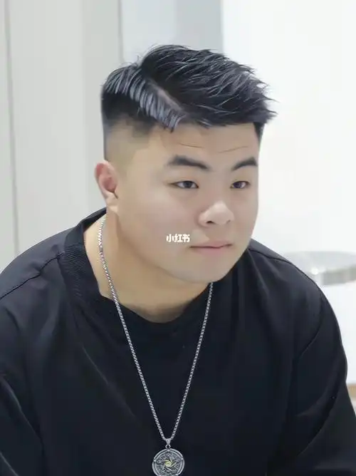 发型这种东西多去尝试,总会有自己喜欢的#安阳发型师小林  #安阳烫发