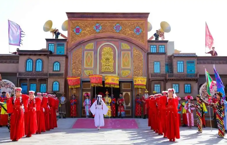 67乐游喀什香妃园一步一景游人如织宝月楼首开放广受好评