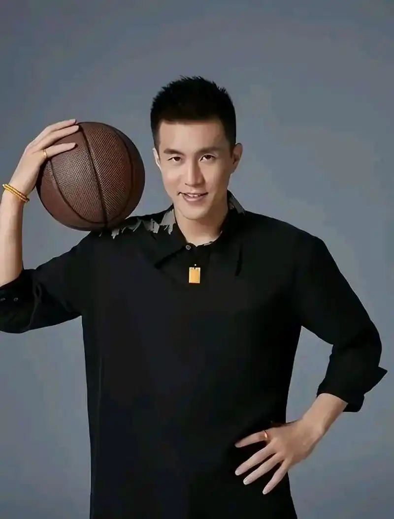 离开蒋兴权,杨鸣失去了球队的控制权,更是在关键时候昏招频出!