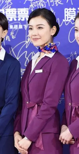 中国机长亮相北影节开幕红毯雅玫空乘造型别致干练