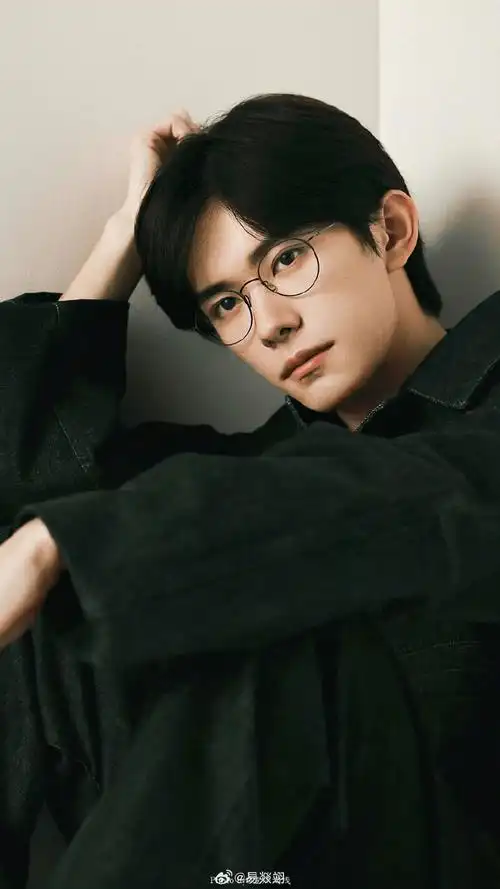 易烊千玺lindberg品牌全球代言人##易烊千玺阿玛尼美妆全球品牌代言