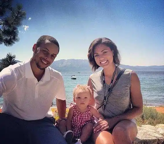 人生赢家!36岁库里官宣第4个孩子出生,与阿耶莎结婚13年生2子2女