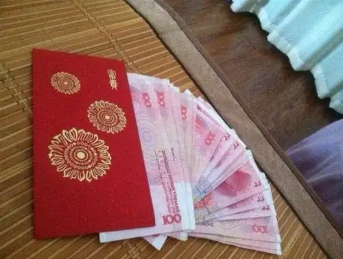 母亲节老婆给我母亲一千块钱,儿子随口说句话,母亲骂我白眼狼!