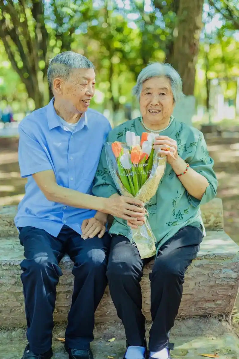 一牵手就是一辈子