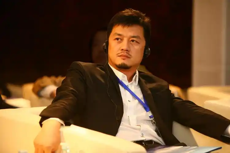 5月14日,李亚鹏通过社交平.@万星人就是我的动态