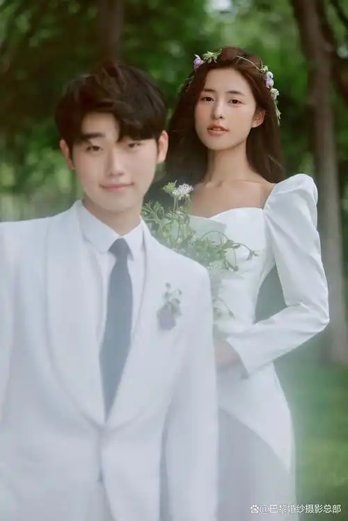 美到犯规的女主 简约清新森系婚纱照