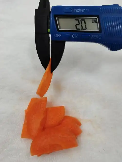 胡萝卜半圆片 长4cm,厚0.2cm