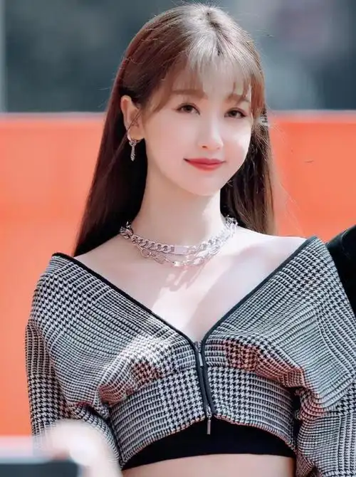 虞书欣好可爱,蓝色卫衣 高马尾造型,元气满满!