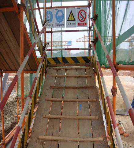 脚手架上下措施