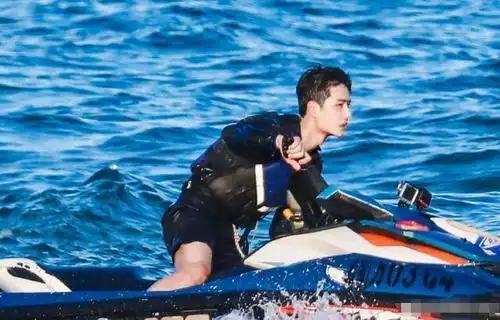 不仅有文艺男神黄轩,还有最近因为《想见你》爆红的许光汉.