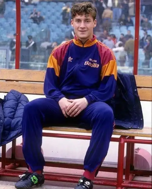 年轻的托蒂 #意甲联赛##罗马# 来自意甲 - 微博