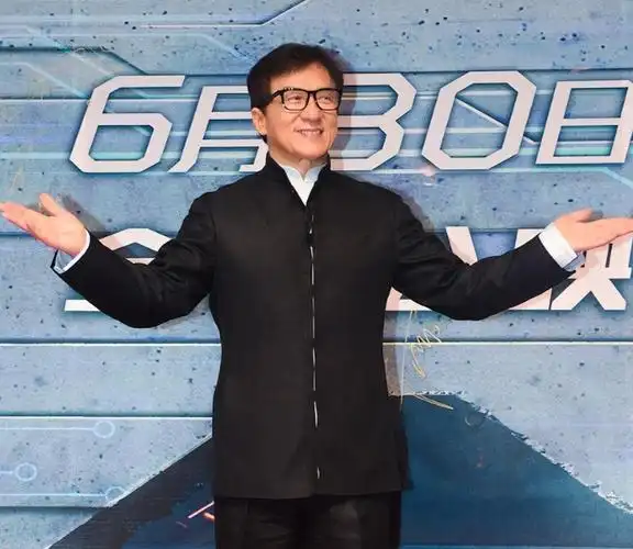 低调而又出乎意料细想70岁成龙的资产才知道什么叫人生赢家