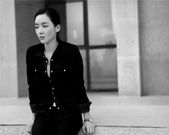 由于和伟,祖峰,叶一云,张宁江等主演的刑侦题材电视剧《刑警队长》