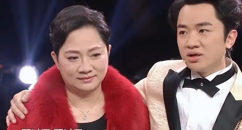 有种相似度高叫王一博继承母亲的美貌二人笑容都一个样