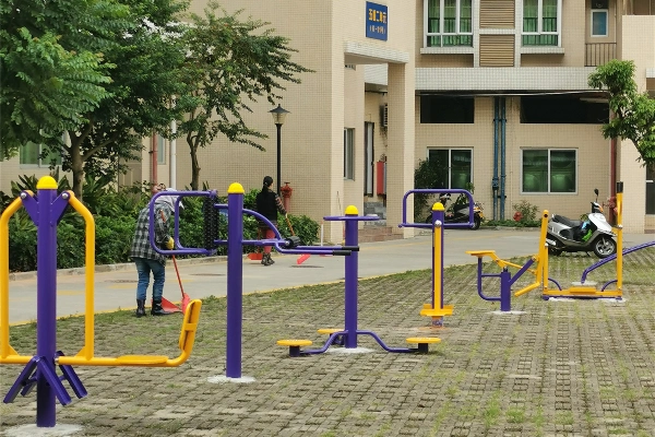 市住建局5个保障性住房小区增设体育健身器材和垃圾分类设施