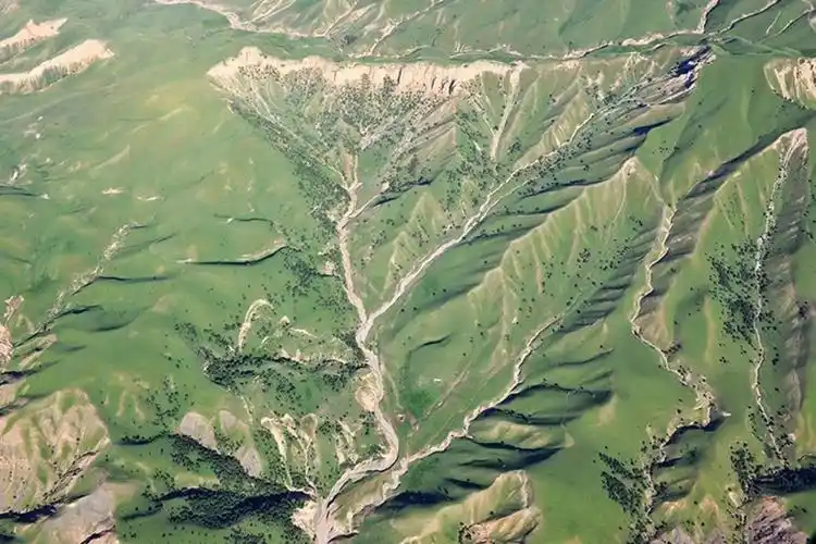 其它 天山(十)3伊犁河谷 写美篇   伊犁河谷是亚欧大陆干旱地带的一块