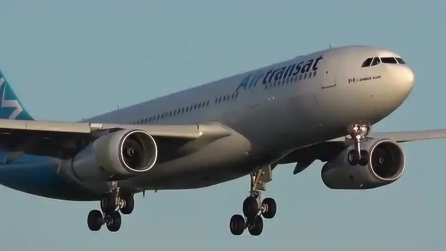 空客a330大型客机夕阳下降落阿姆斯特丹机场,航空爱好者记录