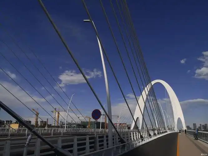 北京蓝永定河新首钢大桥和门城湖