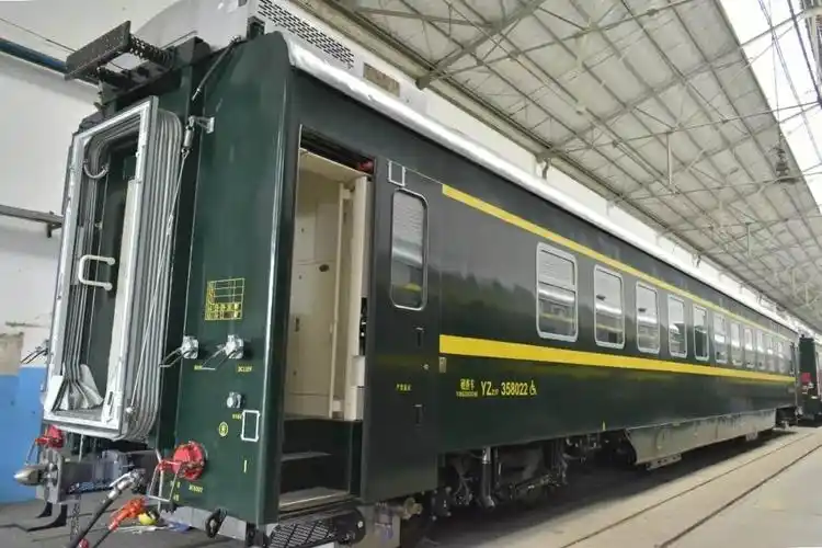 检修完工的25t型客车