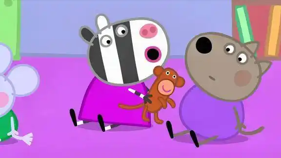 小猪佩奇苏怡太逗了把猴子玩具当成宠物居然还要参加竞赛