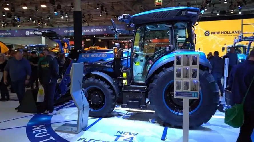 2024款 纽荷兰02 t402 电动拖拉机