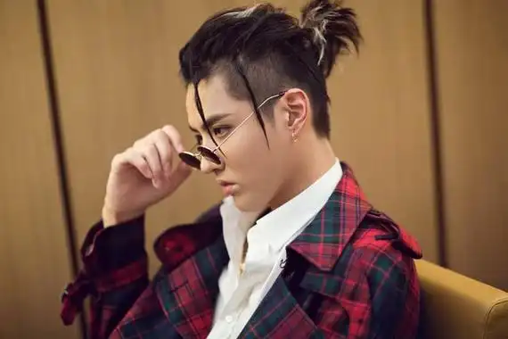 吴亦凡背景多强大 炮王吴亦凡小g娜事件始末