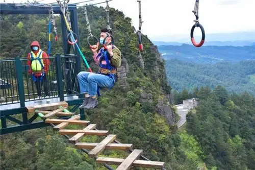 万盛梦幻奥陶纪主题公园正式开园不妨预约前往散散心