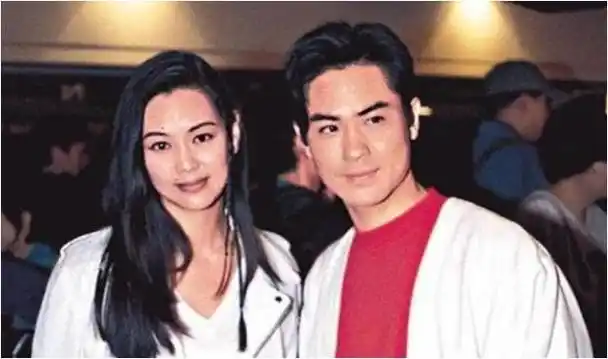 50岁港姐傍上血统成谜的郑嘉颖,他劈腿花心,披哥失利