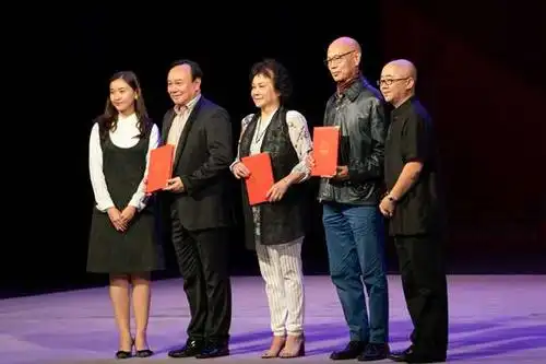 罗家英,林锦屏,彭炽权被聘为香山粤剧研究院"名誉院长"主办方供图成立