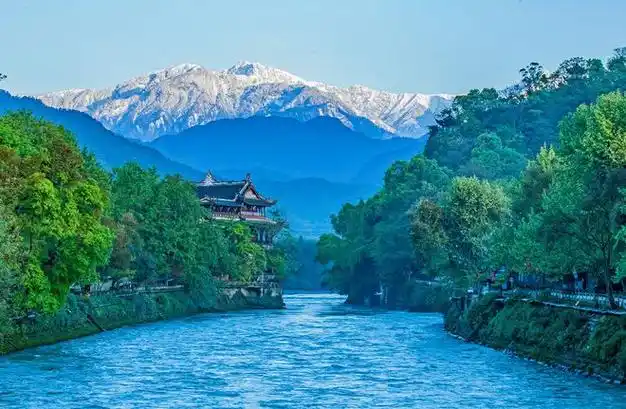 看山看水看四川都江堰这边风景独好