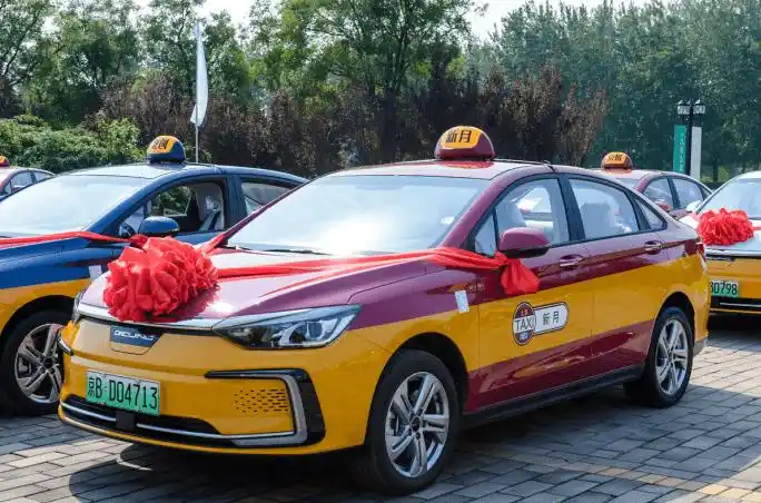加速首都交通出行换电升级万台北京eu5快换版出租车正式交付使用